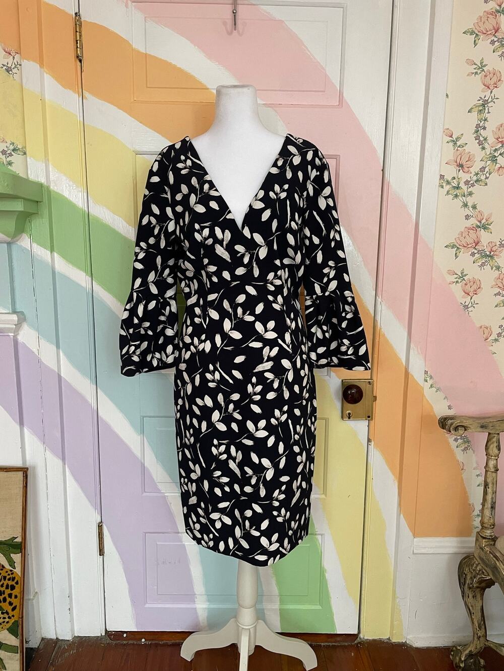 Sachin & Babi Black White Leaf Print Bell Sleeve Sheath Dress Sz 8